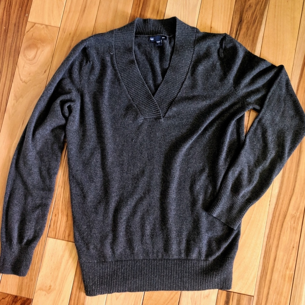 Gap lightweight grey sweater